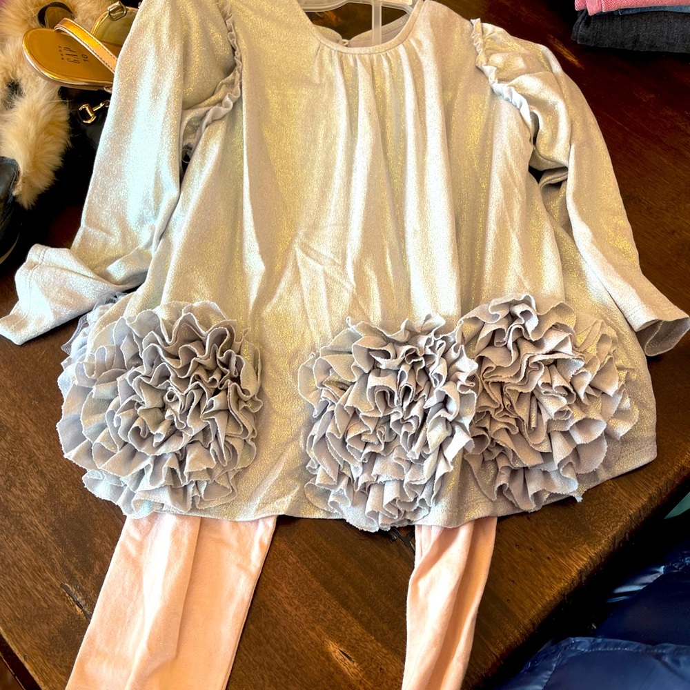 Two piece isobella and Chloe set